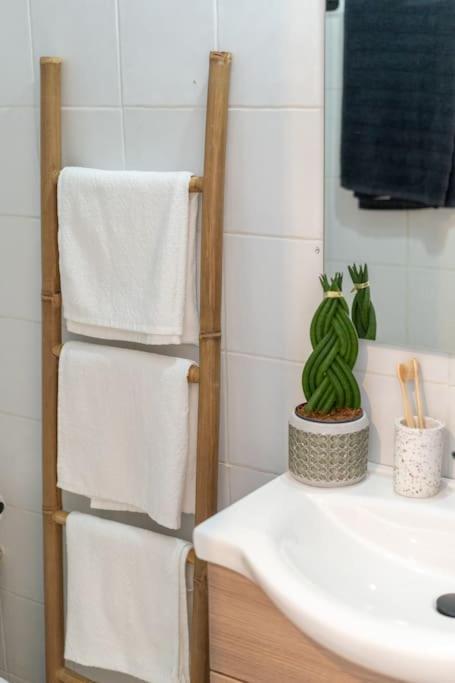 Peacock Guest House Mytilíni Екстериор снимка